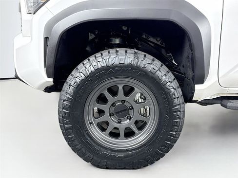 Used 2025 Toyota Tacoma TRD Off-Road AWD/4WD image 47