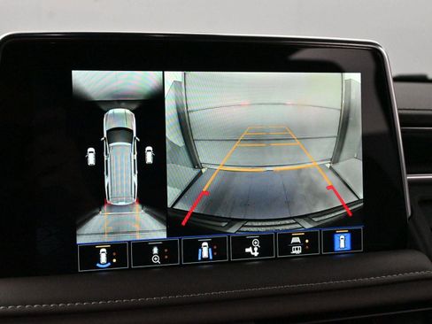 Used 2024 GMC Yukon XL SLT w/ SLT Luxury Package image 20