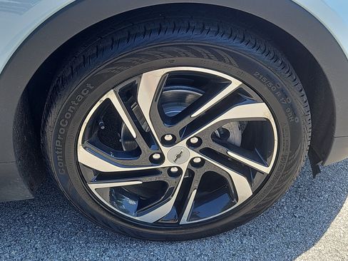 Used 2023 Chevrolet Bolt LT w/ Infotainment Package FWD image 30