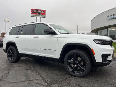 New 2025 Jeep Grand Cherokee L Altitude image 48