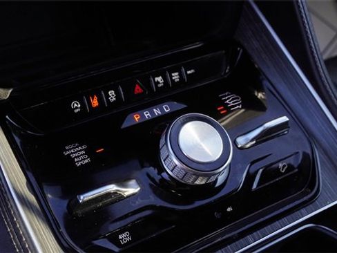 Used 2023 Jeep Wagoneer L Series III w/ Preferred Equipment Group image 26