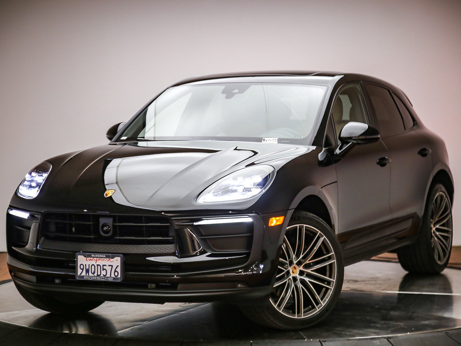 Certified 2026 Porsche Macan AWD/4WD image 1