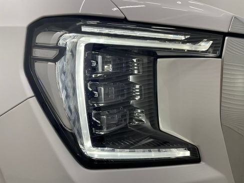Used 2024 GMC Yukon Denali w/ Advanced Technology Package RWD image 33