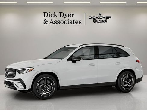Used 2025 Mercedes-Benz GLC 300 4MATIC image 26