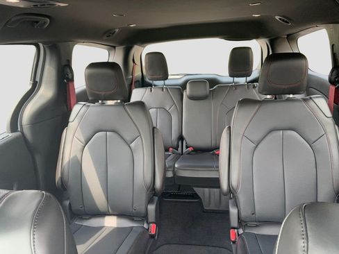 New 2027 Chrysler Pacifica Select AWD/4WD image 14