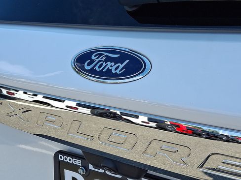Used 2024 Ford Explorer XLT w/ Equipment Group 202A AWD/4WD image 16