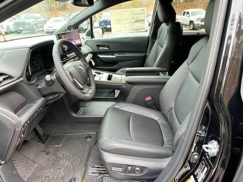New 2026 Toyota Sienna XLE Woodland Edition image 9