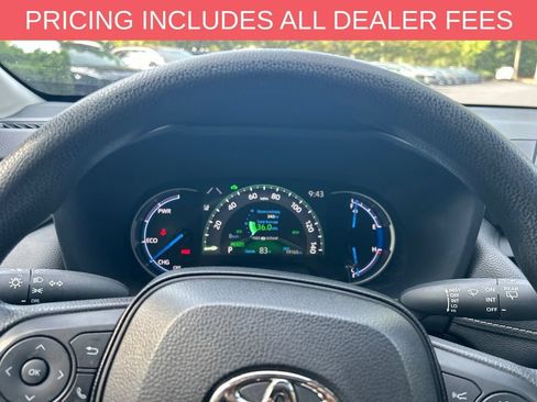 Used 2025 Toyota RAV4 LE AWD/4WD image 11