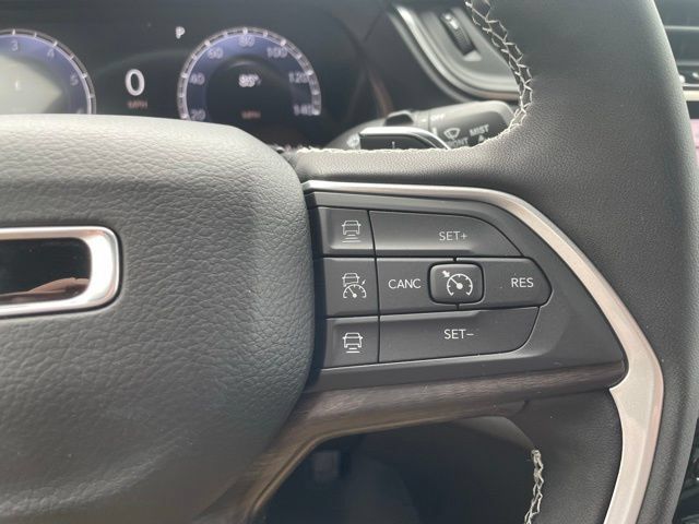 Used 2025 Jeep Grand Cherokee L Limited RWD image 11