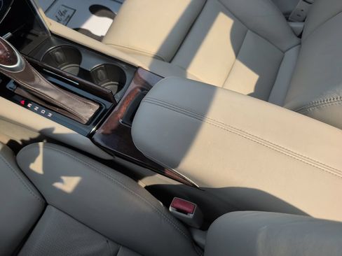 Used 2013 Cadillac XTS Premium AWD/4WD image 18