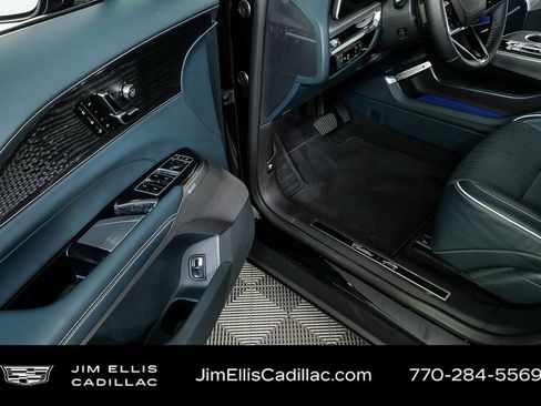 Certified 2024 Cadillac Lyriq Luxury w/ Nappa Leather Package image 9