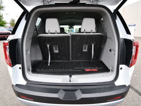Used 2023 GMC Acadia SLT w/ Technology Package AWD/4WD image 7