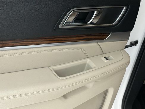 Used 2019 Ford Explorer Limited image 38