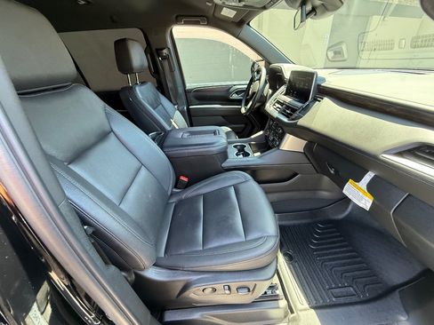 Used 2024 Chevrolet Suburban LT AWD/4WD image 18