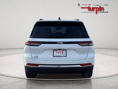 Used 2023 Jeep Grand Cherokee 4x4 image 4