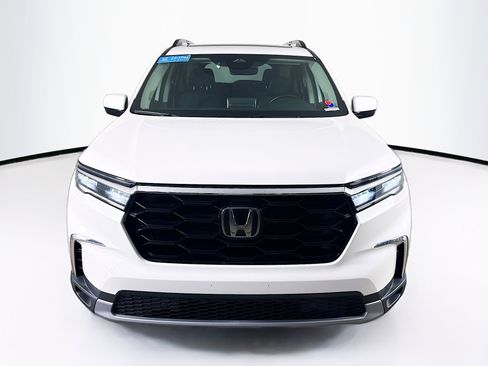 Certified 2023 Honda Pilot Touring image 3