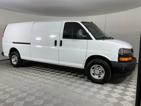 Used 2020 Chevrolet Express 3500 Extended w/ Driver Convenience Package RWD image 14
