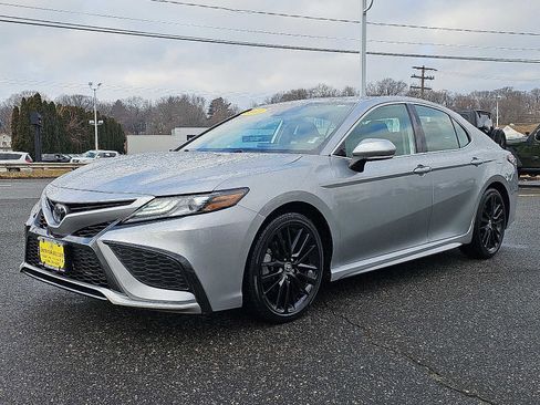 Used 2023 Toyota Camry XSE image 3