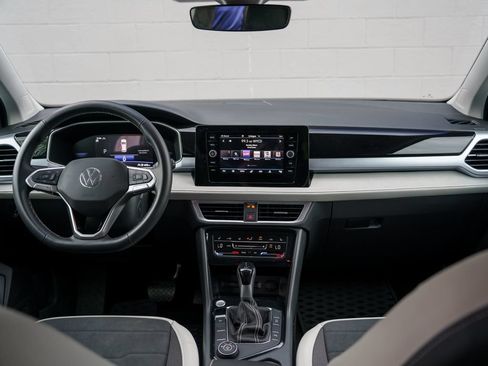 Used 2025 Volkswagen Taos SE AWD/4WD image 21