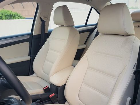 Used 2018 Volkswagen Jetta SE FWD image 9