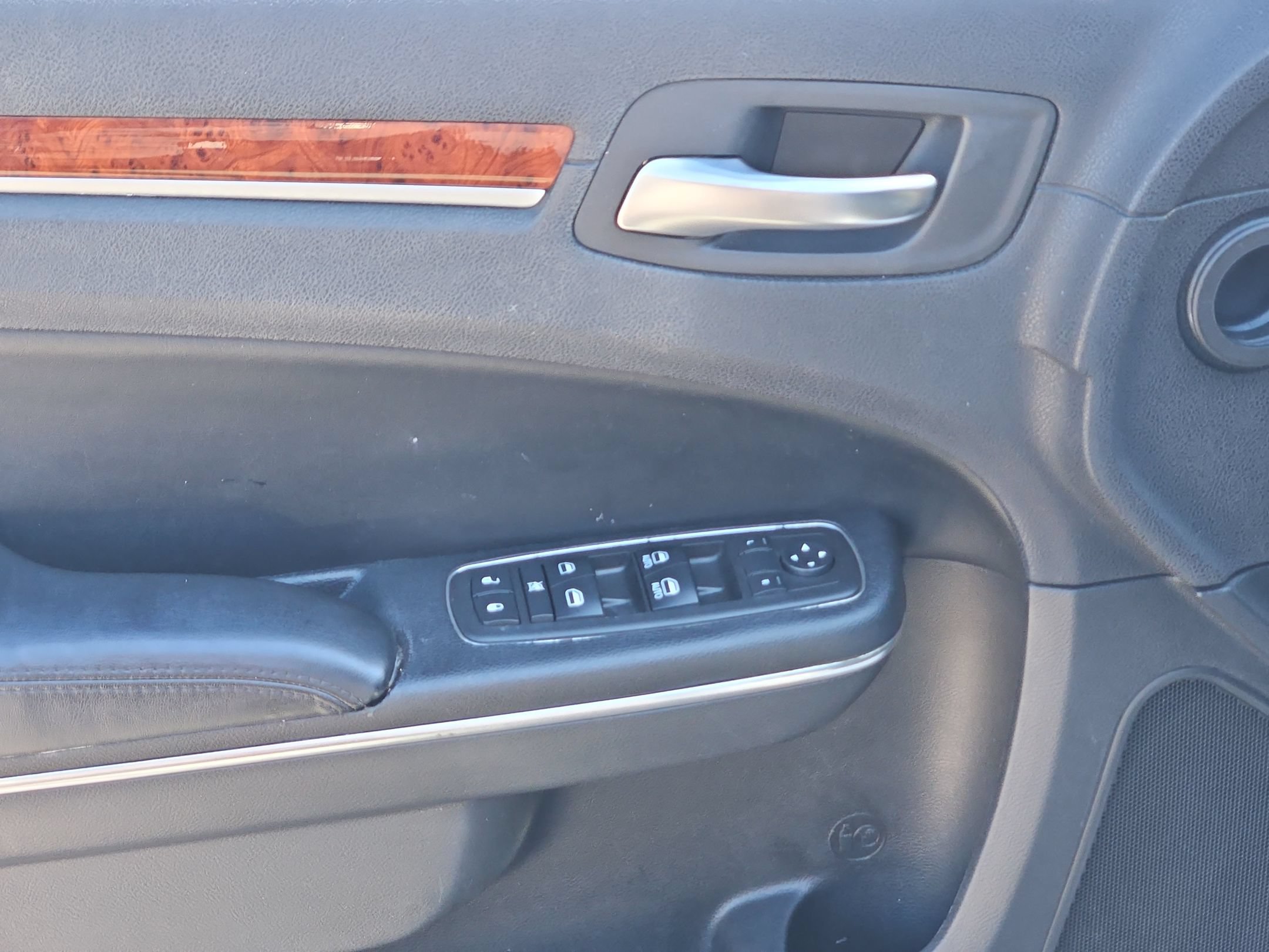 Used 2014 Chrysler 300 RWD image 21