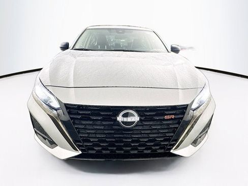 New 2025 Nissan Altima 2.5 SR image 2