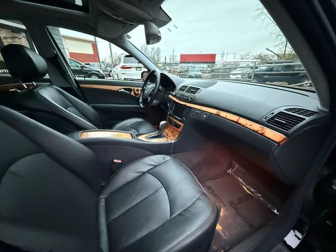 Used 2006 Mercedes-Benz E 350 4MATIC Sedan image 29