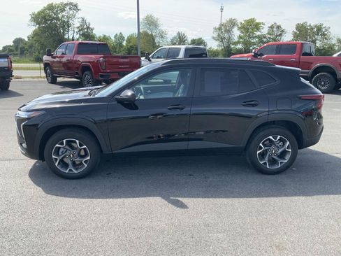 Used 2025 Chevrolet Trax LT FWD image 6