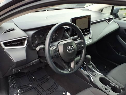 Used 2025 Toyota Corolla LE FWD image 5