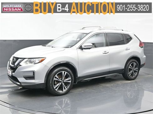 Used 2020 Nissan Rogue SV w/ Premium Package image 2