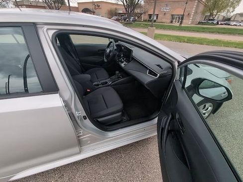 Used 2025 Toyota Corolla LE image 3