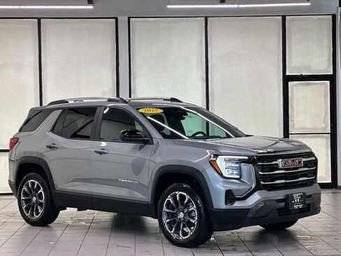 Used 2025 GMC Terrain Elevation w/ Elevation Premium Package AWD/4WD image 1