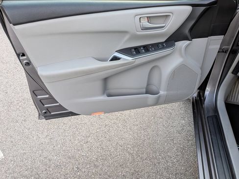 Used 2015 Toyota Camry LE FWD image 8