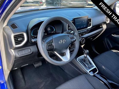 Used 2023 Hyundai Venue SE FWD image 5