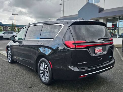 Used 2023 Chrysler Pacifica Touring-L FWD image 7