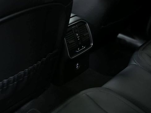 Used 2025 Porsche Macan image 32