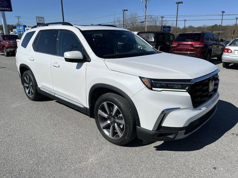 Used 2025 Honda Pilot Elite image 11