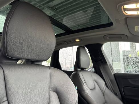 Used 2025 Volvo XC60 B5 Plus image 19
