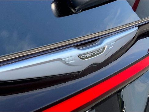 Used 2022 Chrysler Pacifica Touring-L FWD image 31