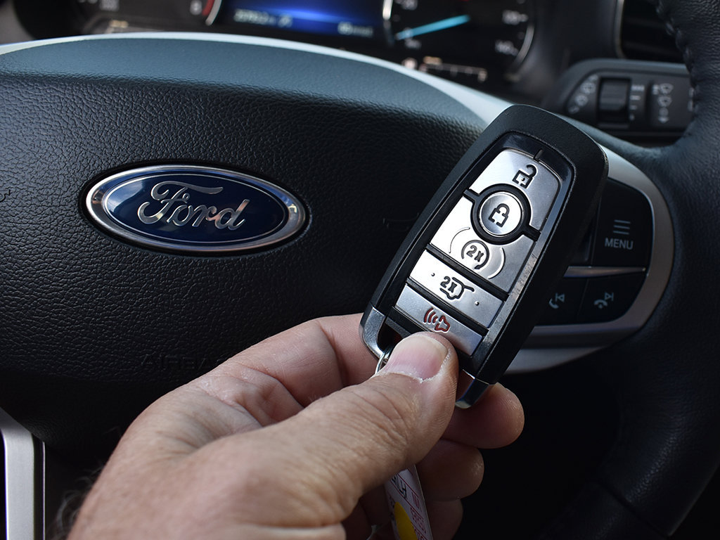 Used 2024 Ford Explorer XLT w/ Equipment Group 202A AWD/4WD image 12