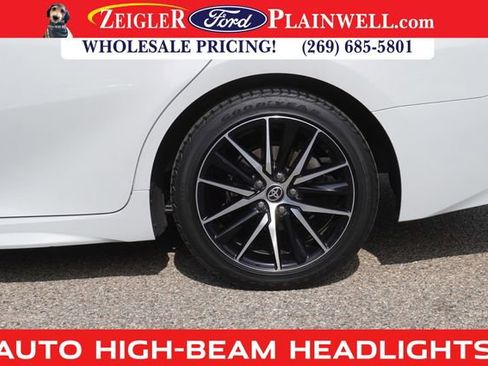 Used 2022 Toyota Camry SE image 9