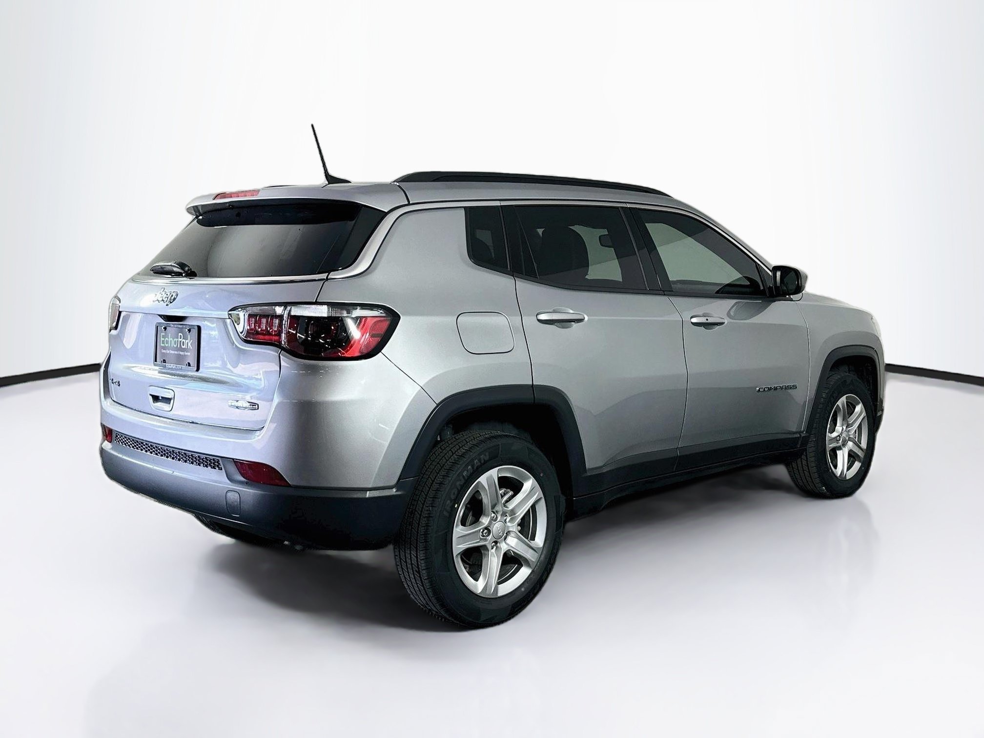 Used 2023 Jeep Compass Latitude AWD/4WD image 9