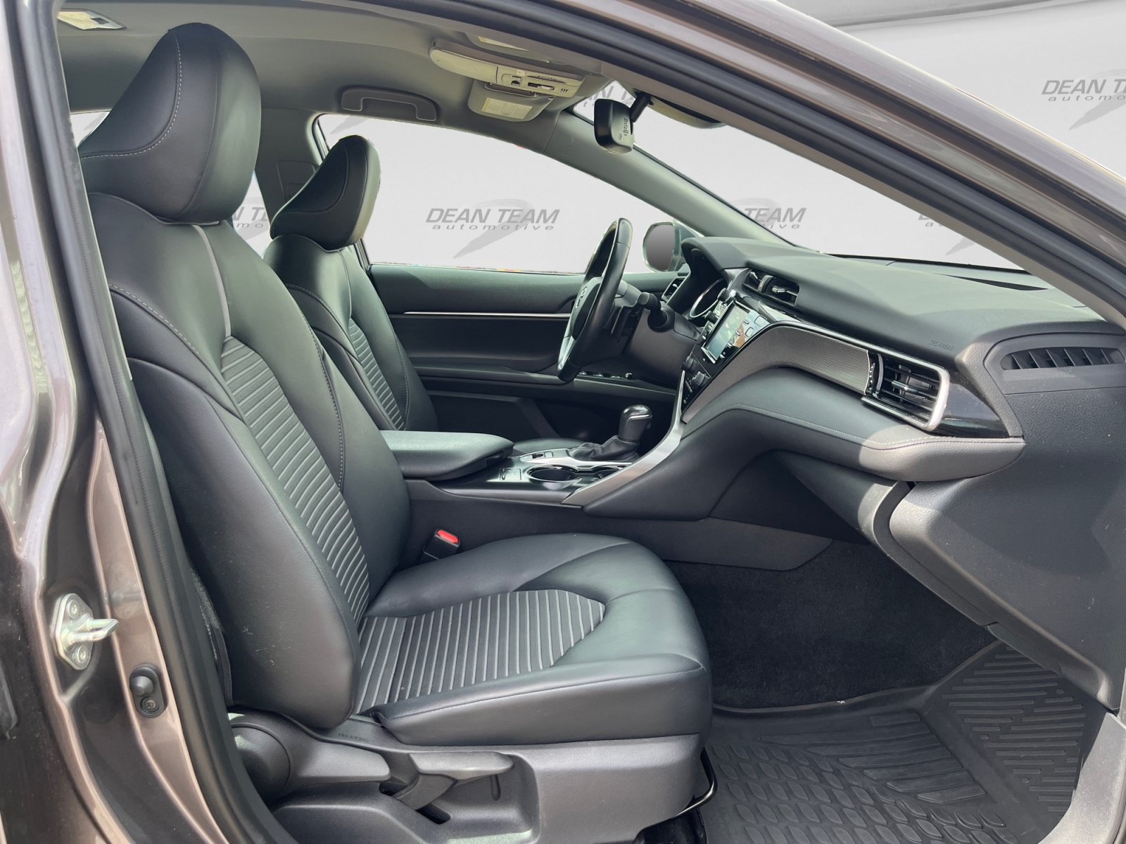 Used 2020 Toyota Camry SE w/ Cold Weather Package AWD/4WD image 17