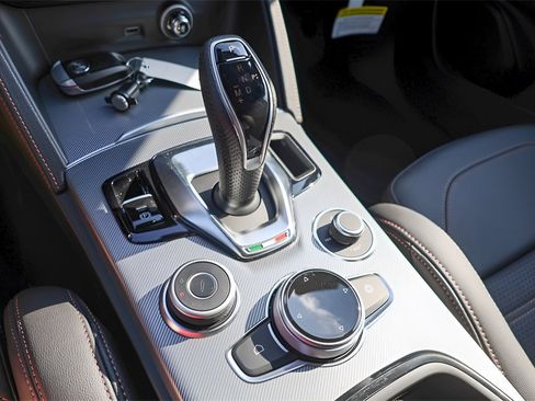 New 2025 Alfa Romeo Stelvio Sprint image 18