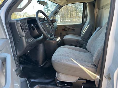 Used 2017 Chevrolet Express 3500 image 20