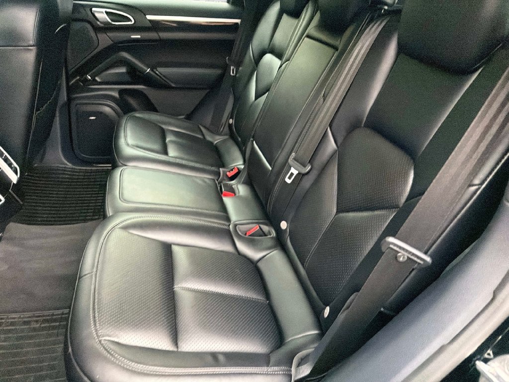 Used 2018 Porsche Cayenne Platinum Edition AWD/4WD image 14