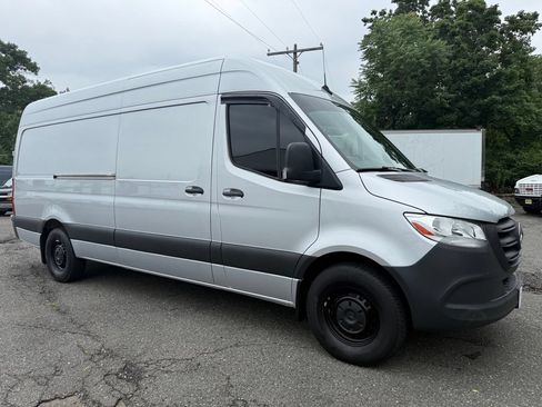 Used 2021 Mercedes-Benz Sprinter 2500 image 14
