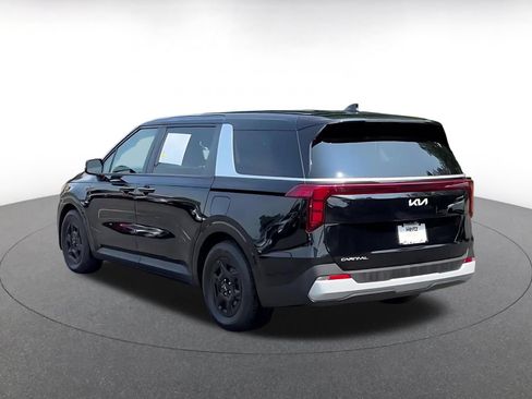 Used 2026 Kia Carnival FWD image 11