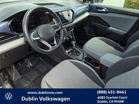 Certified 2023 Volkswagen Taos SE w/ Panoramic Sunroof Package FWD image 9
