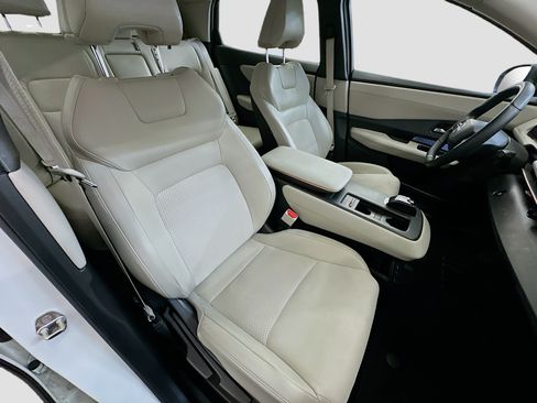 Used 2023 Nissan Ariya AWD image 32